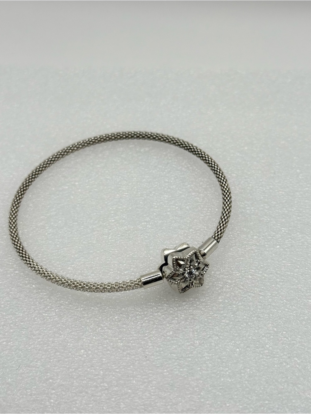 Pandora Moments Shine Bright Snowflake clasp Bracelet aprox 8inch